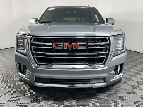Used 2024 GMC Yukon SLT w/ SLT Luxury Package image 4