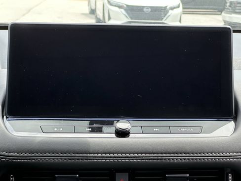 New 2025 Nissan Rogue SL w/ SL Premium Package FWD image 3