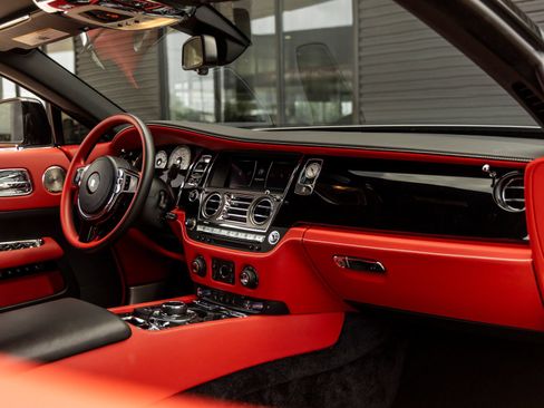 Used 2018 Rolls-Royce Wraith RWD image 48