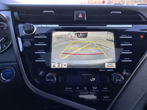 Used 2020 Toyota Camry SE image 9