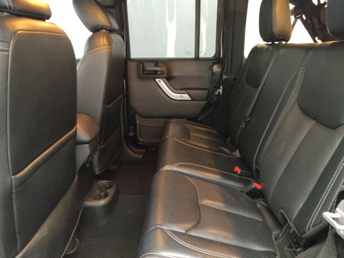 Used 2018 Jeep Wrangler Unlimited Sahara image 18