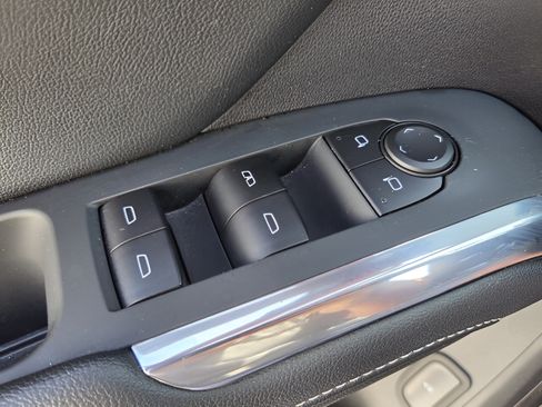 Used 2025 Chevrolet Traverse LT AWD/4WD image 28