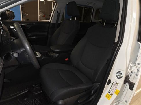 Used 2024 Toyota RAV4 LE image 11