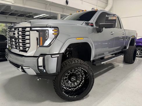 Used 2024 GMC Sierra 2500 Denali w/ Denali Reserve Package image 3