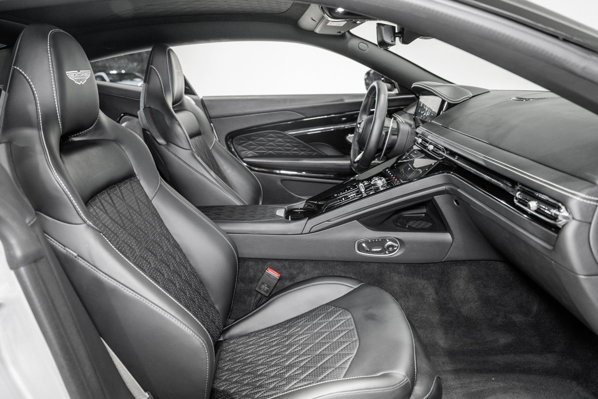 Used 2024 Aston Martin DB12 Coupe RWD image 15