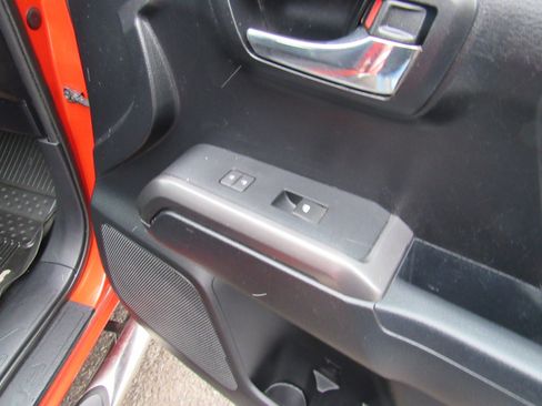 Used 2016 Toyota Tacoma TRD Sport w/ Towing Package image 34