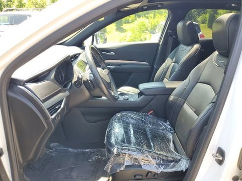 Used 2022 Cadillac XT4 Premium Luxury w/ Safety Alert Package AWD/4WD image 16