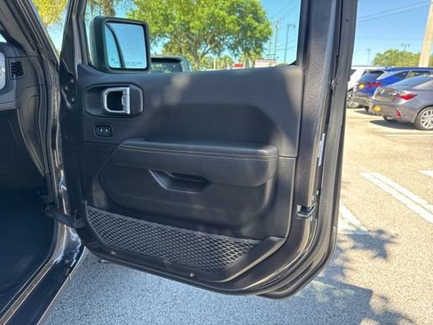 Used 2025 Jeep Wrangler Unlimited Sahara AWD/4WD image 13