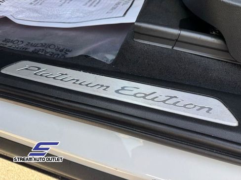 Used 2023 Porsche Cayenne Platinum Edition image 23