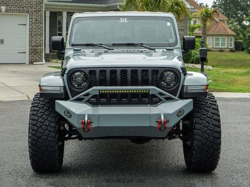 Used 2023 Jeep Gladiator Sport AWD/4WD image 13