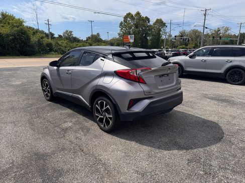 Used 2020 Toyota C-HR XLE FWD image 3