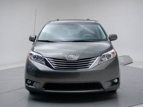 Used 2014 Toyota Sienna XLE FWD image 8