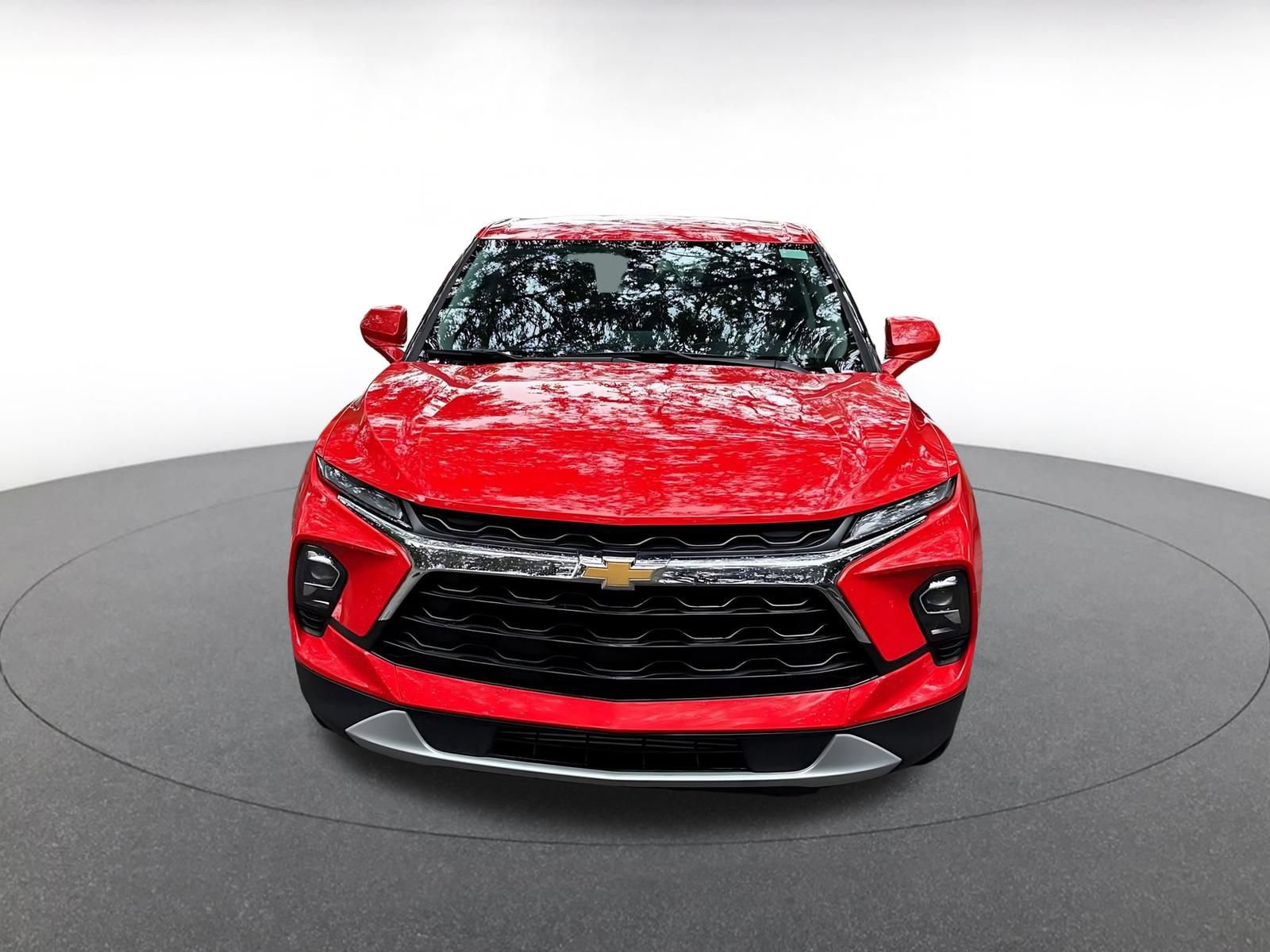 Used 2026 Chevrolet Blazer LT FWD image 2