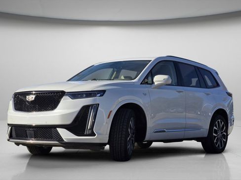 Used 2021 Cadillac XT6 Sport w/ Platinum Package image 4