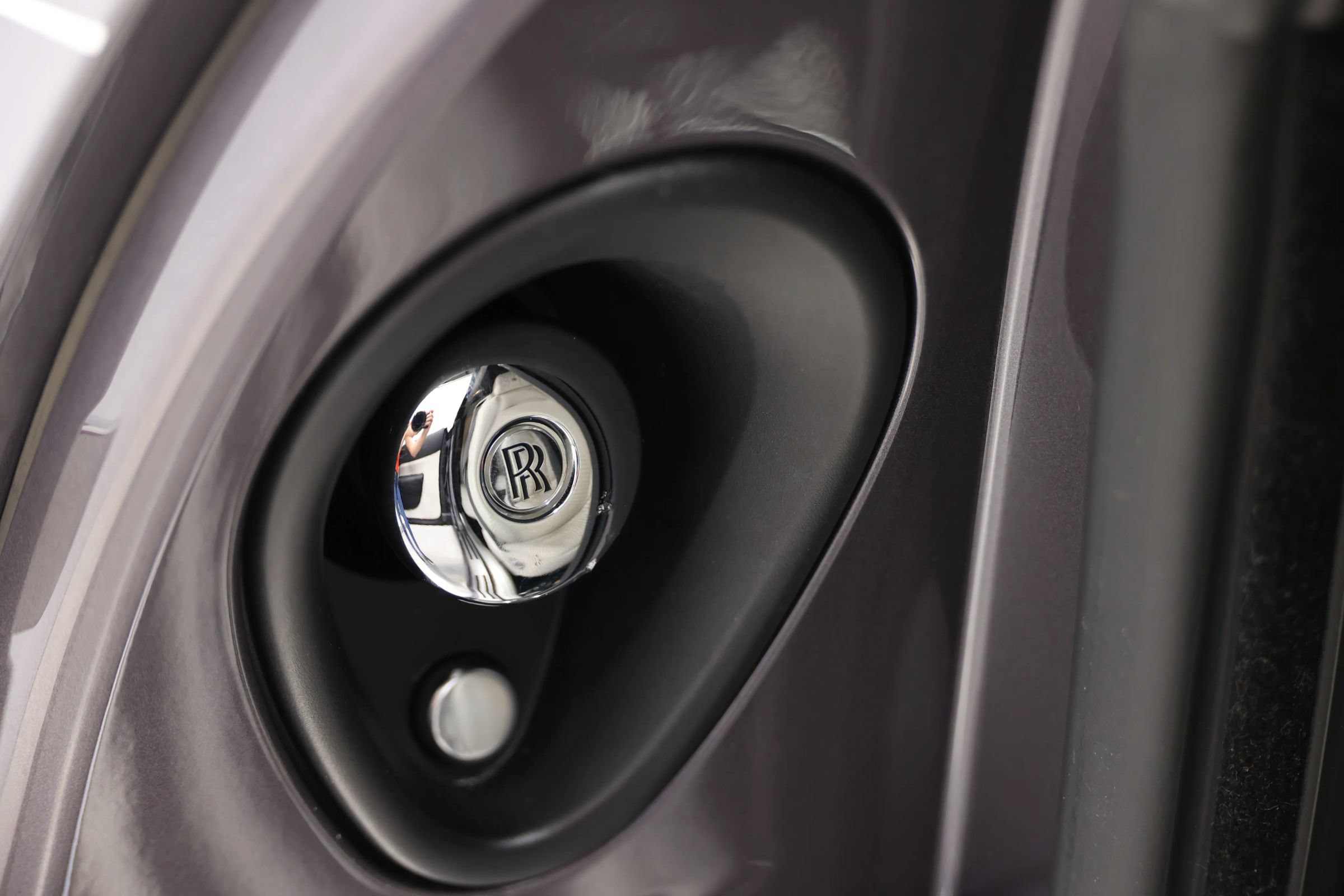 Used 2017 Rolls-Royce Wraith RWD image 17
