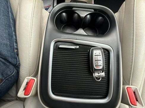 Used 2018 Chrysler Pacifica Touring-L Plus FWD image 27