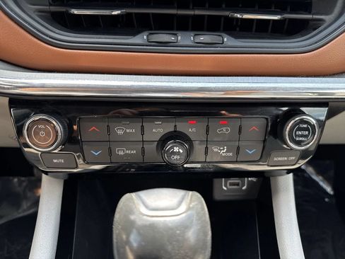 Used 2022 Jeep Compass Limited AWD/4WD image 18