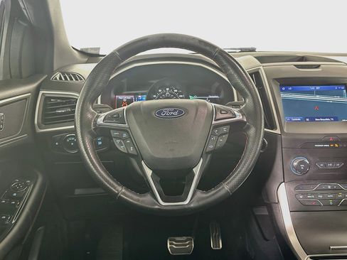Used 2020 Ford Edge ST-Line w/ Cold Weather Package FWD image 18
