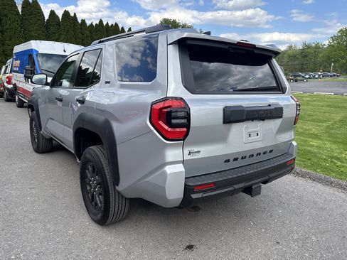 Certified 2025 Toyota 4Runner SR5 AWD/4WD image 6