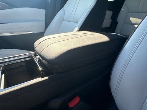 Used 2026 Chevrolet Traverse High Country AWD/4WD image 25