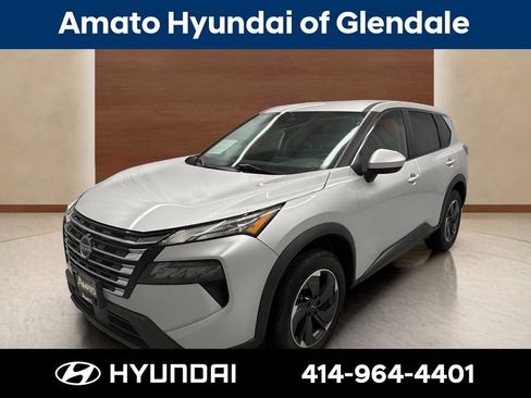 Used 2024 Nissan Rogue SV FWD image 2