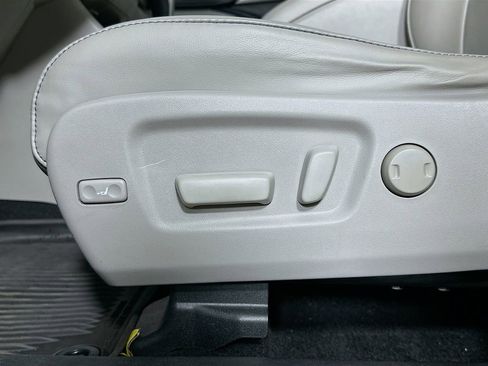 Used 2017 Toyota Highlander XLE image 23