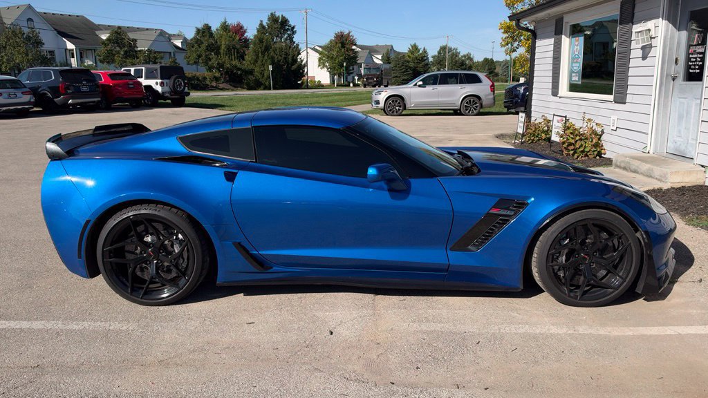 Used 2015 Chevrolet Corvette Z06 w/ 3LZ Preferred Equipment Group RWD image 6