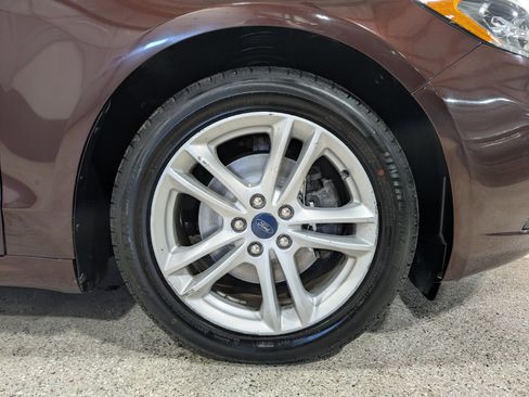 Used 2019 Ford Fusion SE image 12