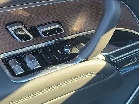 New 2026 Land Rover Range Rover SE image 24