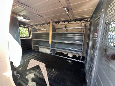 Used 2017 Chevrolet Express 2500 RWD image 19