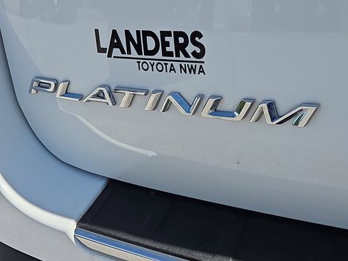 Used 2020 Ford Explorer Platinum w/ Premium Technology Package AWD/4WD image 8
