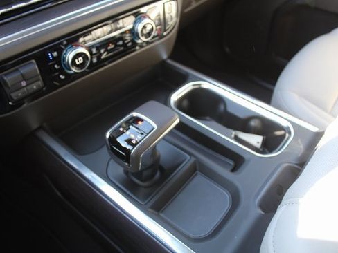 Used 2025 GMC Sierra 1500 SLT image 32