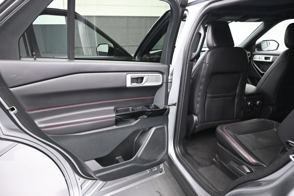 Used 2024 Ford Explorer ST-Line w/ Class IV Trailer Tow Package RWD image 12