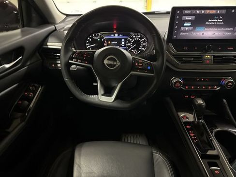 Used 2024 Nissan Altima 2.5 SL FWD image 11