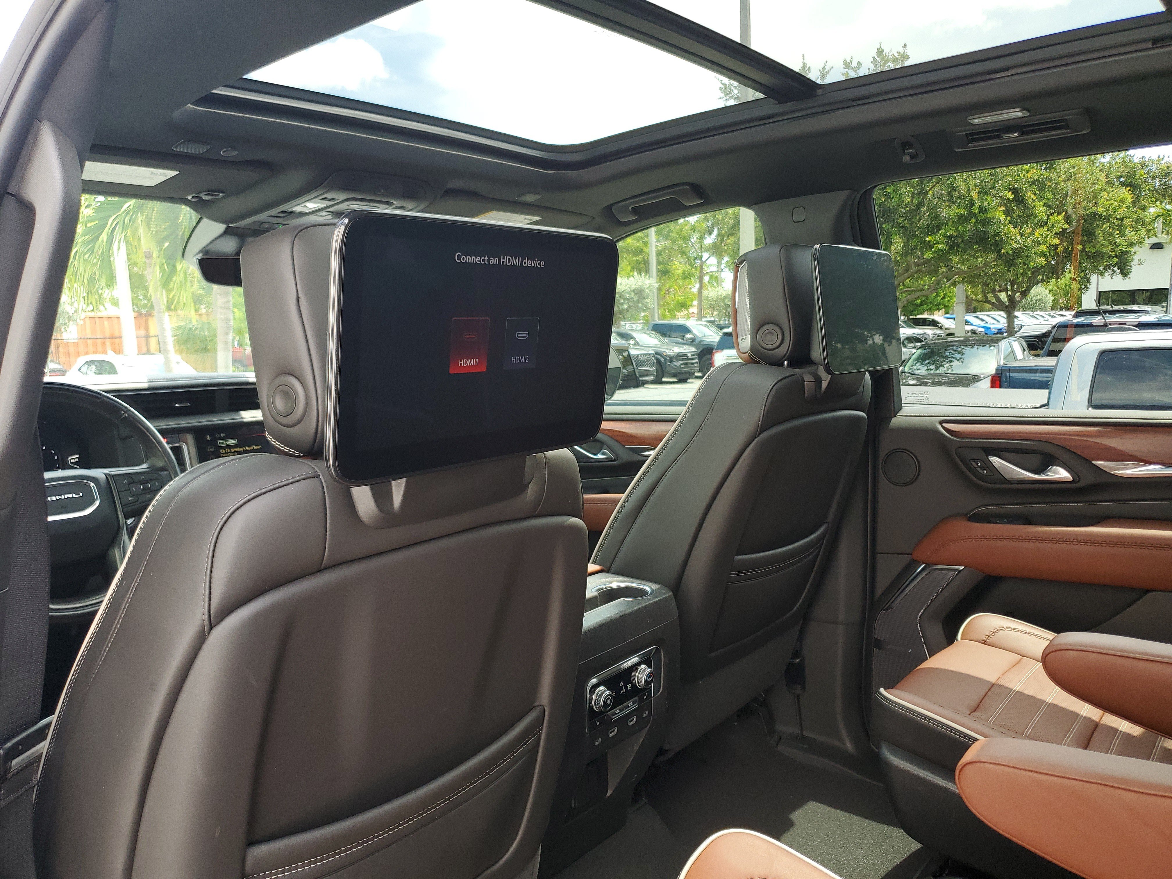 Used 2023 GMC Yukon Denali Ultimate AWD/4WD image 15