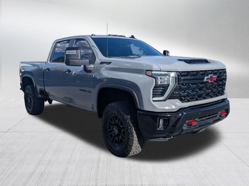 Used 2025 Chevrolet Silverado 2500 ZR2 w/ Technology Package AWD/4WD image 7