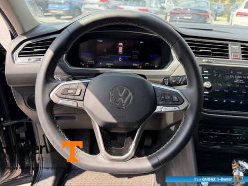 Used 2023 Volkswagen Tiguan SE w/ Panoramic Sunroof Package FWD image 17