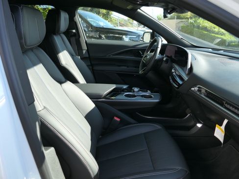 Used 2026 Cadillac Lyriq Sport AWD/4WD image 28