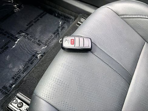 Used 2026 Toyota Camry XSE AWD/4WD image 15