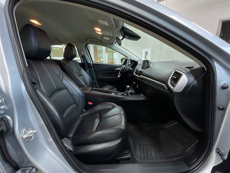 Used 2018 MAZDA MAZDA3 Touring FWD image 27