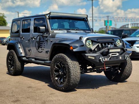 Used 2013 Jeep Wrangler Unlimited Sahara w/ Connectivity Group AWD/4WD image 3