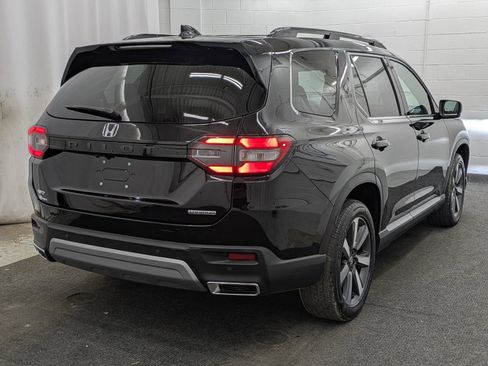 Used 2024 Honda Pilot Touring image 2