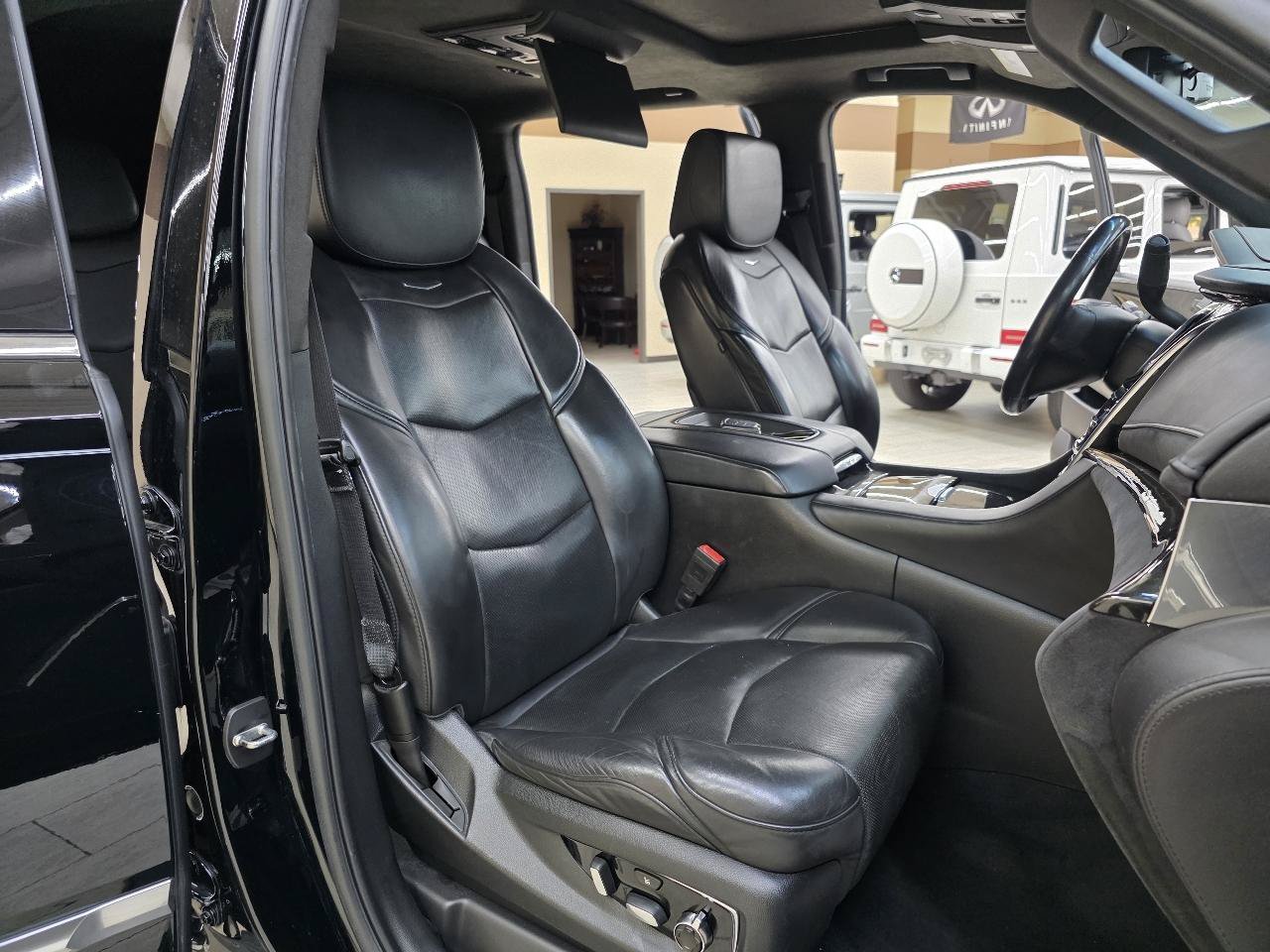Used 2018 Cadillac Escalade ESV Platinum AWD/4WD image 22