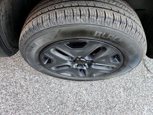 Used 2019 Jeep Renegade Sport image 18