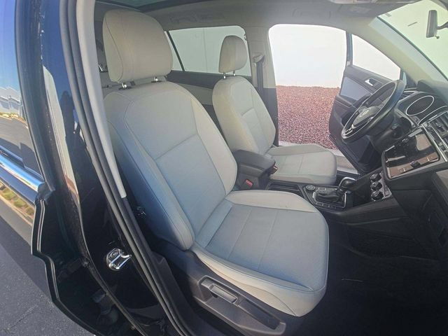 Used 2018 Volkswagen Tiguan SEL AWD/4WD image 10