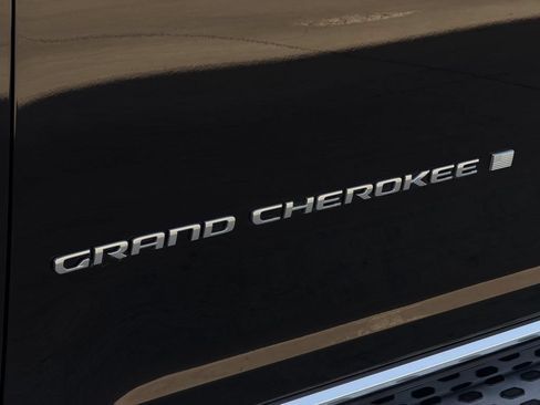 Used 2021 Jeep Grand Cherokee L Summit AWD/4WD image 10