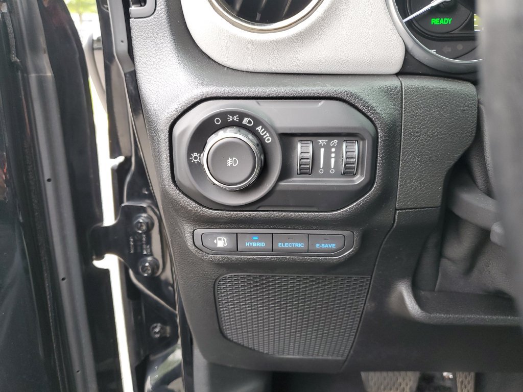 Used 2021 Jeep Wrangler Unlimited Sahara AWD/4WD image 24