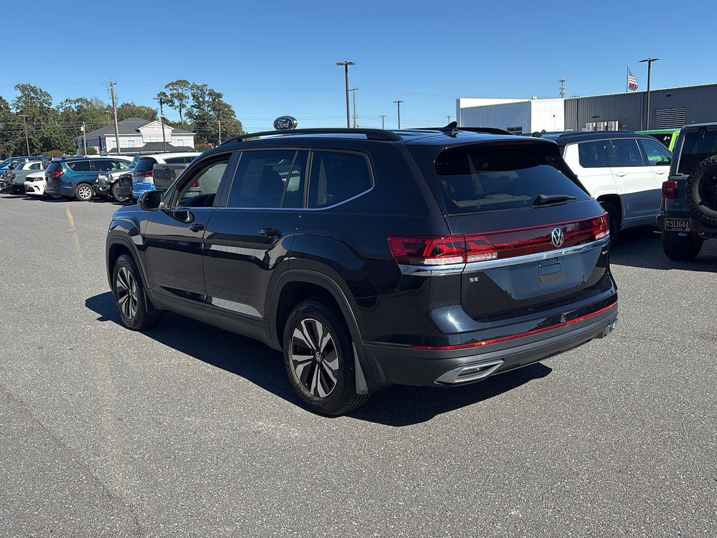 Used 2024 Volkswagen Atlas SE AWD/4WD image 4