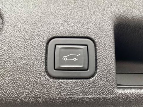 Used 2023 Chevrolet Equinox Premier AWD/4WD image 30