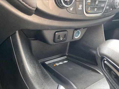 Used 2023 Chevrolet Traverse LT FWD image 32